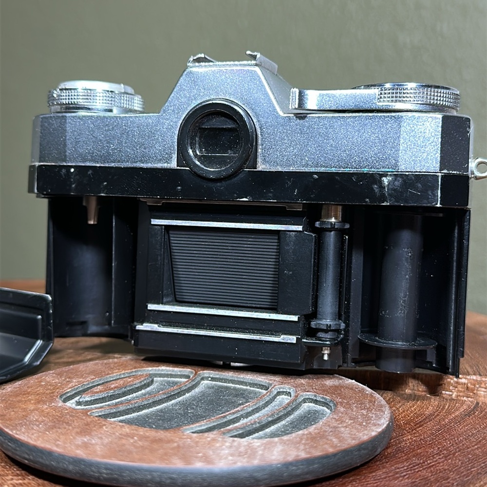 ZEISS IKON Contaflex Super with Case - Needs CLA - Picture 10 of 16